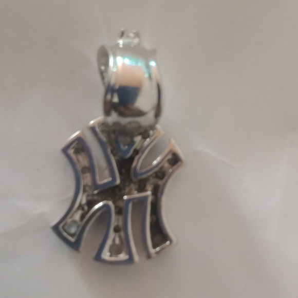 925 Silver NY CZ Pendant - Picture 3 of 3
